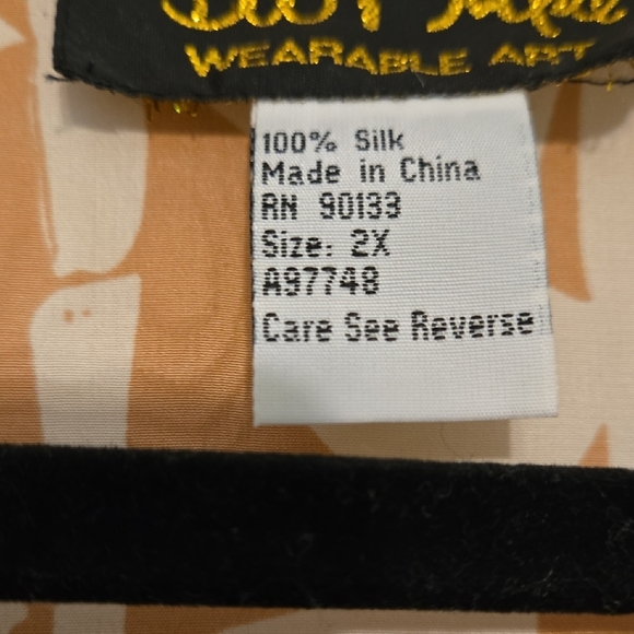 Vtg Bob Mackie Tan and White Blouse with Relaxed Fit. 2 Piece Set With Tank Top. - Picture 3 of 10